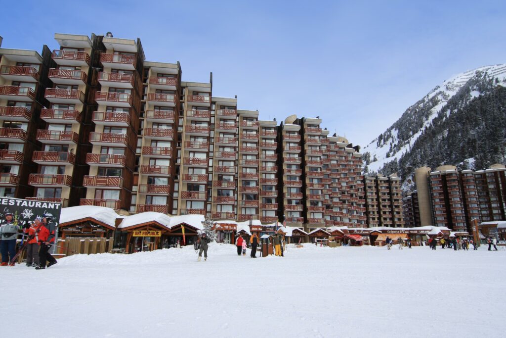 La plagne Conciergerie immobilière haut de gamme pour locations de vacances en France : chalet à la montagne, escapade en ville, vacances à la mer, séjours à la campagne, gestion locative et conciergerie Airbnb pour propriétaires et voyageurs exigeants.